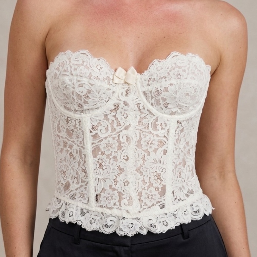 New 🤍La Perla Vintage Ivory Lace removable straps Bustier
